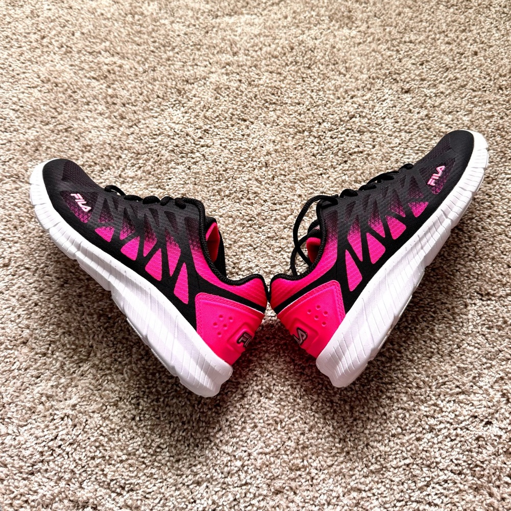 Fila Memory Foam Running Shoes Size 7.5 - image 2